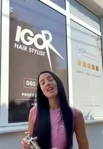 Izlog salona sa natpisom Igor Hair Stylist